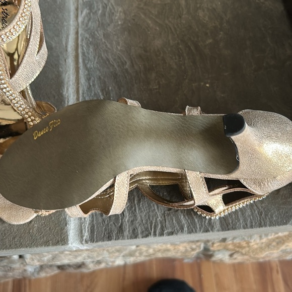 Elegant Gold Women's Sandals - Picture 4 of 6